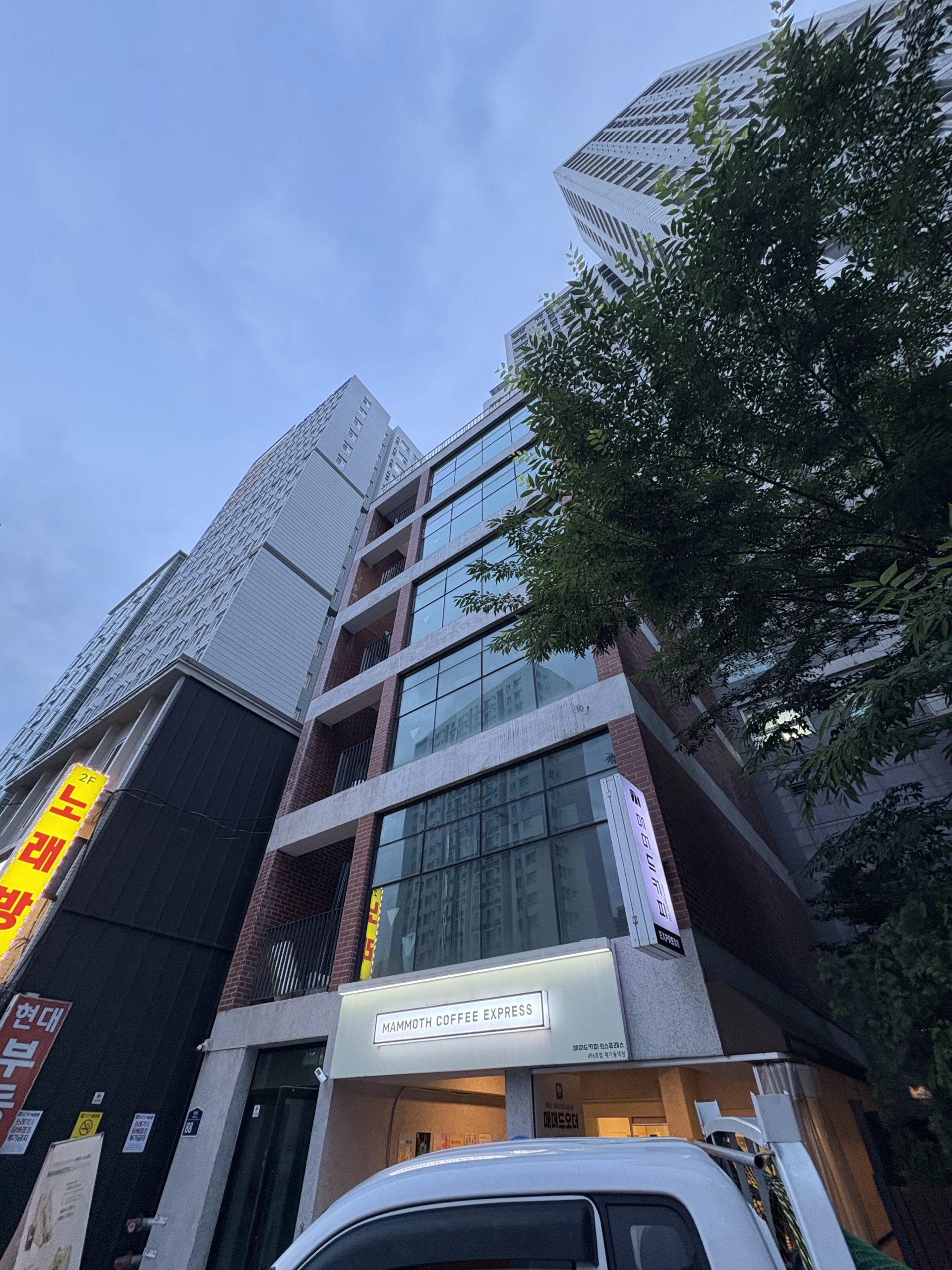 공장 덕트 시공 현장 전경